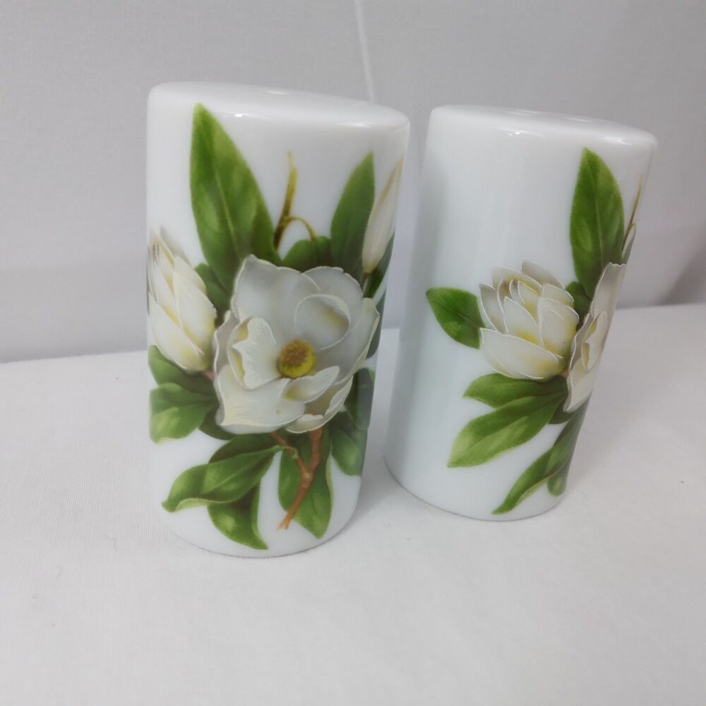 Vintage White Floral Salt & Pepper Shakers Ceramic Treasure Inc Cottagecore - Picture 2 of 9